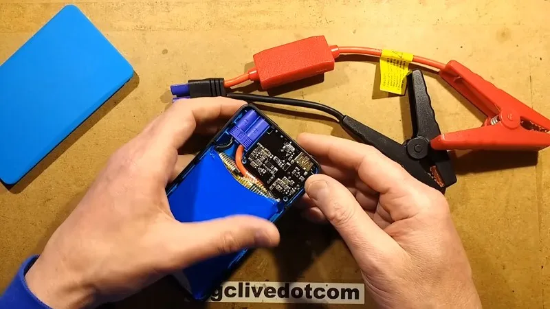 portable jump starter internal components