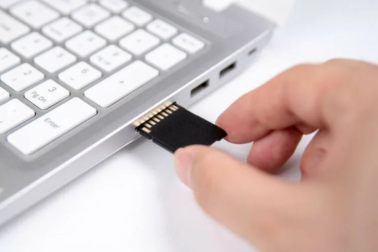 SD card removed from dash cam inserted into laptop